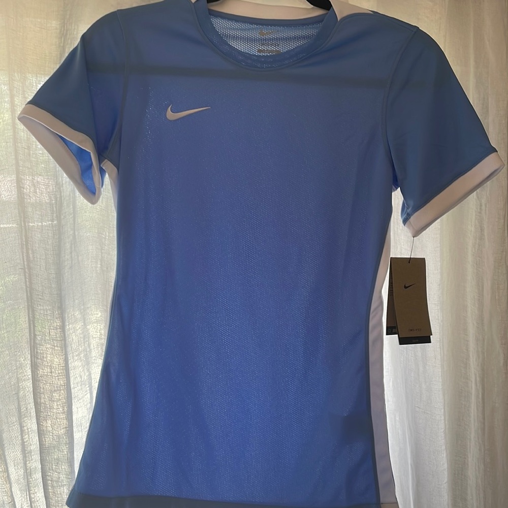 Woman’s Nike XS
